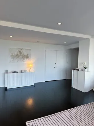 Image 6 - Doheny Plaza, 818 North Doheny Drive, West Hollywood, CA 90069, USA - Condo for rent