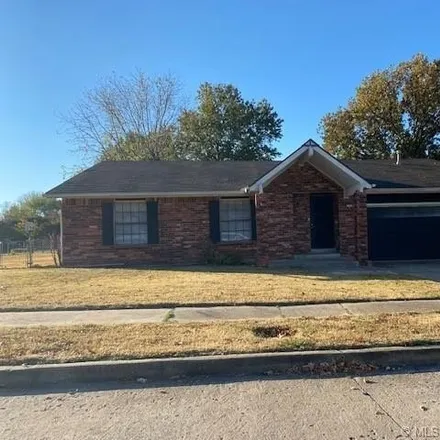 Rent this 4 bed house on 1107 West Knoxville Street in Broken Arrow, OK 74012