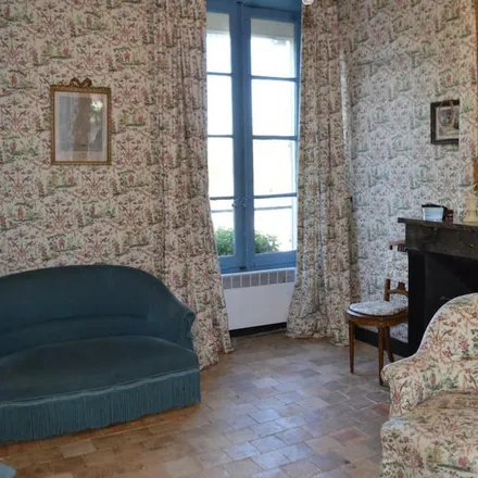Rent this 4 bed townhouse on Rue de l'Indre in 36700 Châtillon-sur-Indre, France