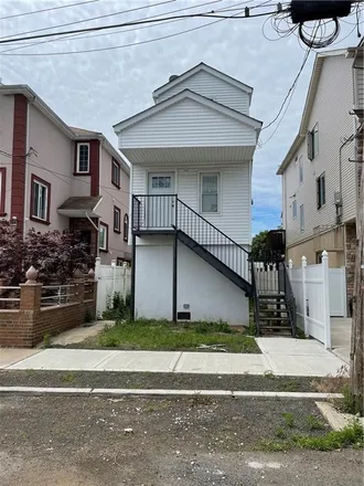 Buy this 3 bed house on 52 Hempstead Avenue in New York, NY 10306