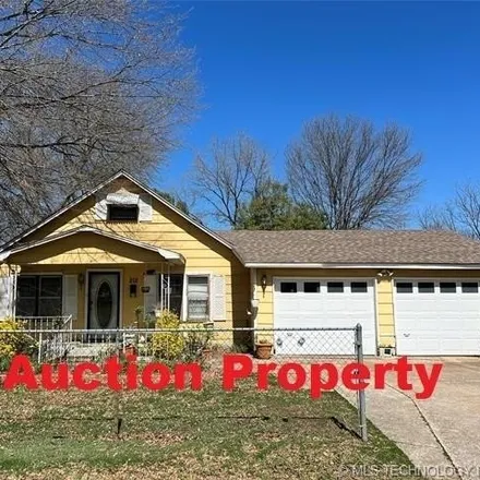 Buy this 2 bed house on 1154 South 3rd Street in Henryetta, OK 74437