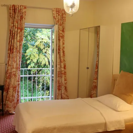 Rent this 1 bed apartment on Niedenau 9 in 60325 Frankfurt, Germany