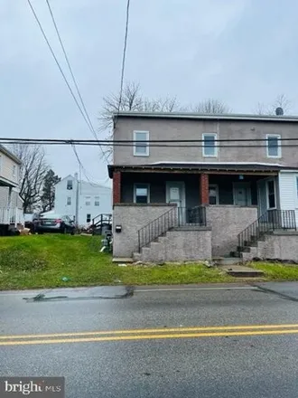 Rent this 2 bed house on 516 West Oak Lane in Llanwellyn, Darby Township