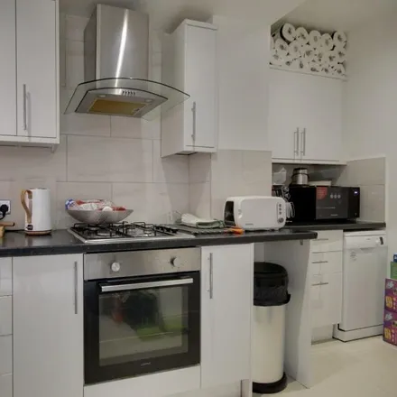 Rent this 3 bed townhouse on Connop Road in Enfield Wash, London