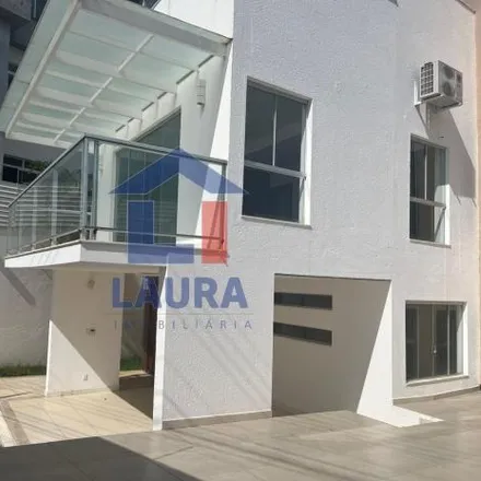 Buy this 3 bed house on Rua Curitiba in Pará de Minas - MG, 35660-332