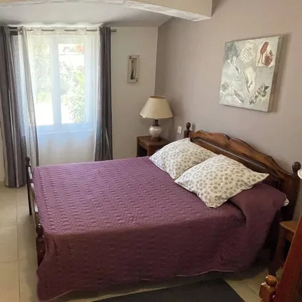 Rent this 1 bed house on Route de Sorgues in 84320 Entraigues-sur-la-Sorgue, France