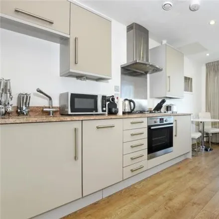 Image 3 - Lime View Apartments, John Nash Mews, Ratcliffe, London, E14 7GQ, United Kingdom - Apartment for sale