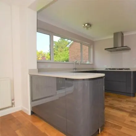 Image 2 - 4 Batts Hill, Redhill, RH1 2DH, United Kingdom - House for rent