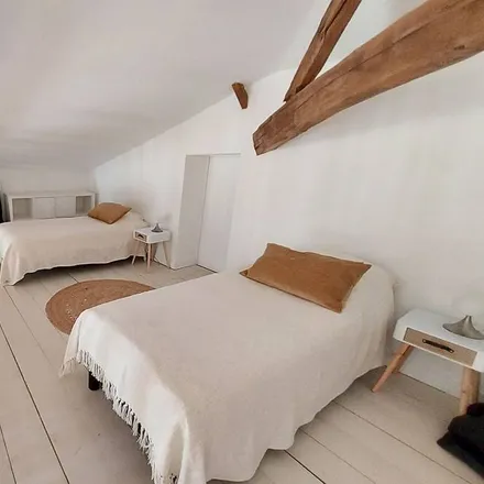 Rent this 2 bed townhouse on 33920 Civrac-de-Blaye