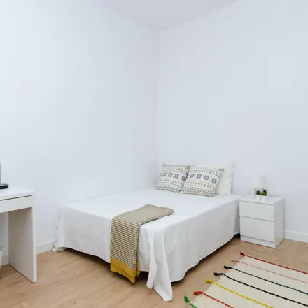 Rent this 7 bed room on Madrid in Calle de Escosura, 27