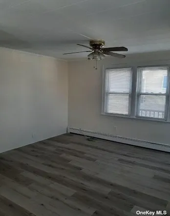 Image 2 - 98 Indiana Avenue, City of Long Beach, NY 11561, USA - Apartment for rent
