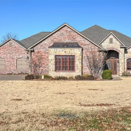 Buy this 3 bed house on Summercrest Court in Sapulpa, OK