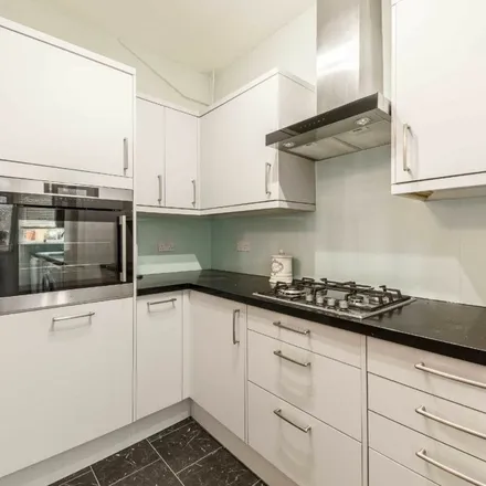 Image 5 - 40 Abbott Avenue, London, SW20 8SQ, United Kingdom - Apartment for rent