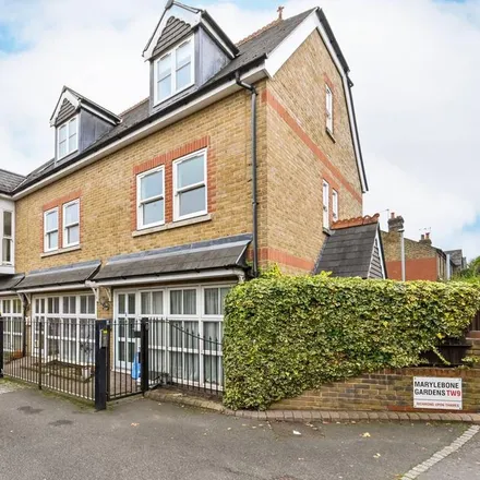 Rent this 3 bed house on 81 Manor Road in London, TW9 1YA