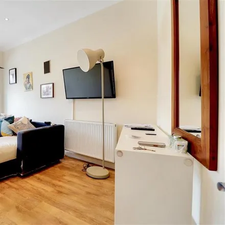 Rent this 1 bed apartment on Vape & Mobile in 1 Selsdon Road, London