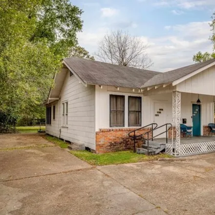 Buy this 2 bed house on 1049 North 6th Street in Monroe, LA 71201