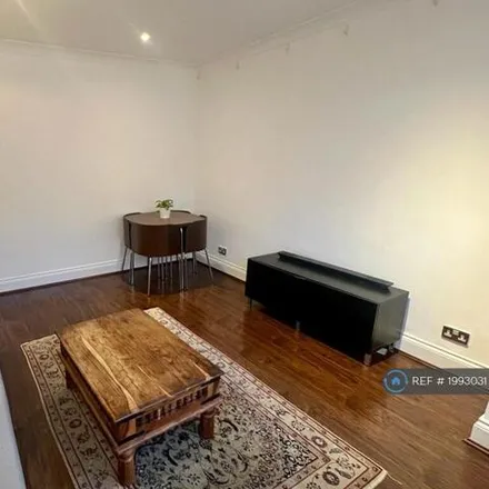 Image 4 - Carlyon Close, London, HA0 1HR, United Kingdom - Apartment for rent