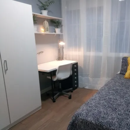 Rent this 4 bed room on Madrid in Calle Batalla de las Navas de Tolosa, 8