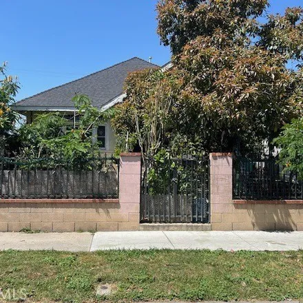 Buy this 4 bed house on 507 East Walnut Street in Santa Ana, CA 92701