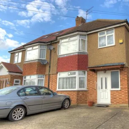 Buy this 3 bed duplex on Westlands Avenue in Slough, SL1 6AG