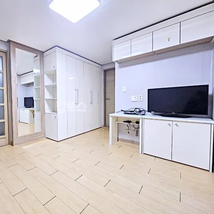 Rent this 2 bed apartment on 부산광역시 수영구 광안동 1075-27