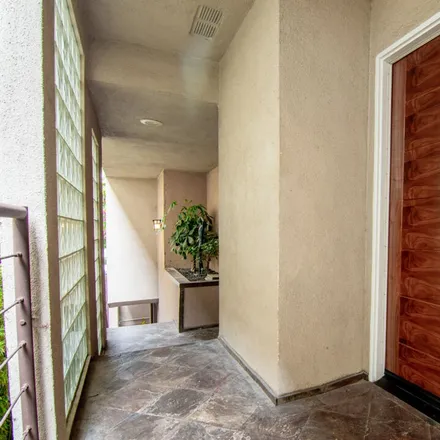 Image 3 - 824 Westmount Drive, West Hollywood, CA 90069, USA - Condo for rent