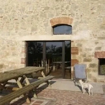 Rent this 6 bed townhouse on 81500 Lavaur