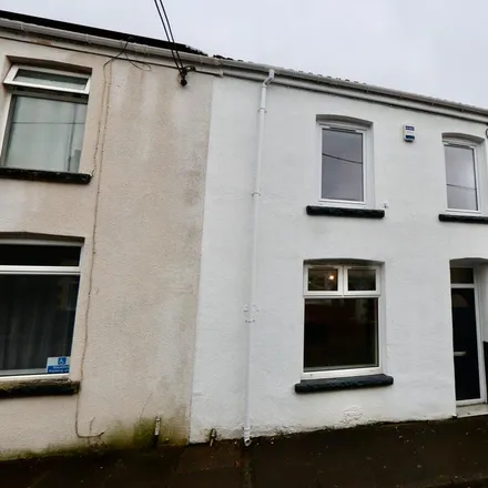 Rent this 3 bed townhouse on Greenfield Street in Gilfach, CF81 8RW