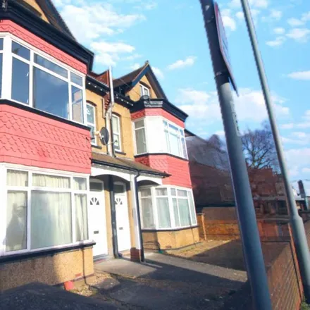 Rent this 1 bed apartment on Naima Cash and Carry in 277 Dunstable Road, Luton