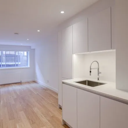 Rent this 1 bed apartment on Le Bégonia in 4570 Chemin Queen Mary, Montreal