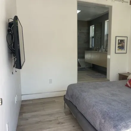 Rent this 3 bed house on Los Angeles