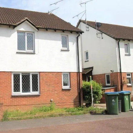 Rent this 2 bed duplex on Lanyards in Rustington, BN17 6SG