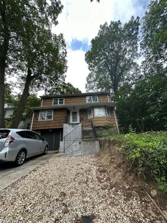 Rent this 5 bed house on 11 The Outlook Lane in City of Glen Cove, NY 11542
