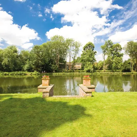 Rent this 2 bed apartment on Cleeve Mill in Cleeve Road, Goring-on-Thames