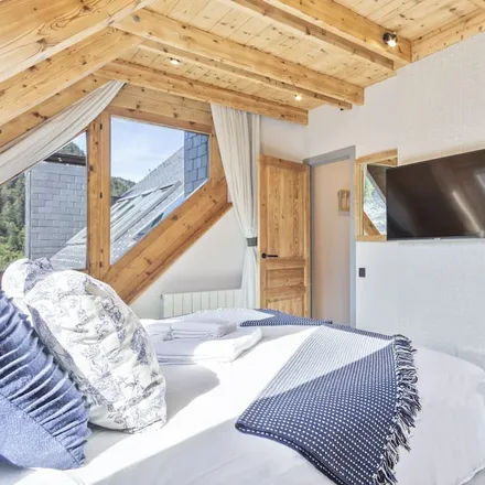 Rent this 4 bed apartment on 25598 Baqueira
