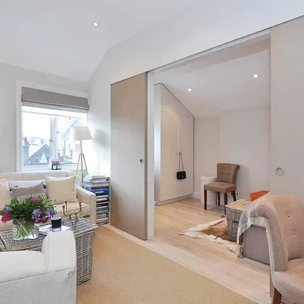 Rent this 1 bed apartment on 1 Cadogan Gardens in London, SW3 2RF