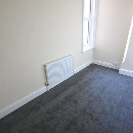 Rent this 3 bed apartment on 71 Bentinck Road in Nottingham, NG7 4AG