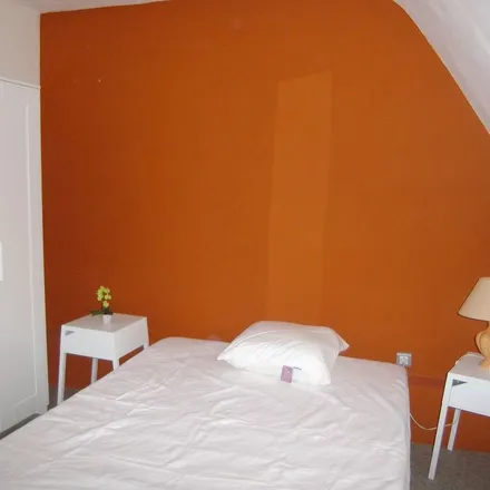 Image 3 - Saint-Quentin, Aisne, France - Apartment for rent