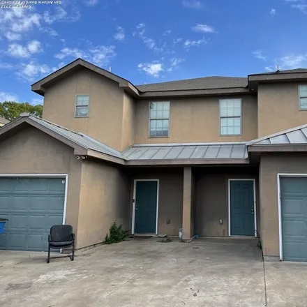 Image 1 - 1121 Brown Rock Drive, New Braunfels, TX 78130, USA - Duplex for sale