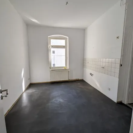 Rent this 3 bed apartment on Carl-von-Ossietzky-Straße 26 in 06114 Halle (Saale), Germany