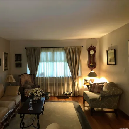 Image 4 - 251-23 52nd Avenue, New York, NY 11362, USA - House for sale