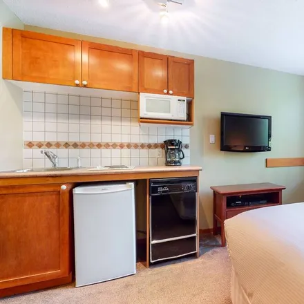 Image 2 - Whistler, BC V8E 1C1, Canada - Apartment for rent