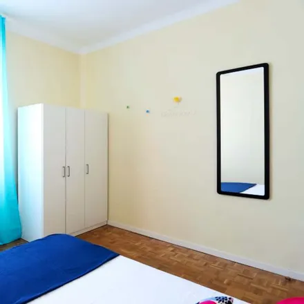 Rent this 1 bed room on Calle de O'Donnell in 30, 28009 Madrid