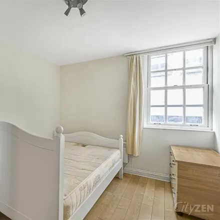 Image 3 - Cleveland Grove, London, E1 4XG, United Kingdom - Apartment for rent