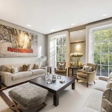 Rent this 6 bed townhouse on Montpelier Square in London, SW7 1JZ