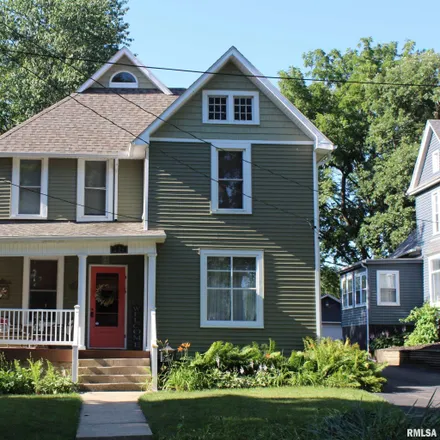 Buy this 4 bed house on 224 West Elm Street in Canton, IL 61520