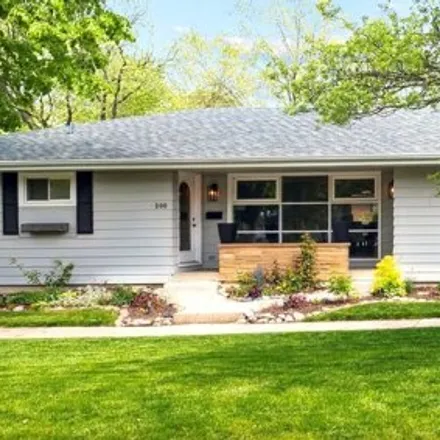 Buy this 4 bed house on 206 East View Street in Lombard, IL 60148