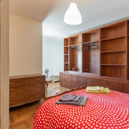 Rent this 5 bed room on Escola Secundária António Nobre in Rua Hernâni Torres, 4200-347 Porto