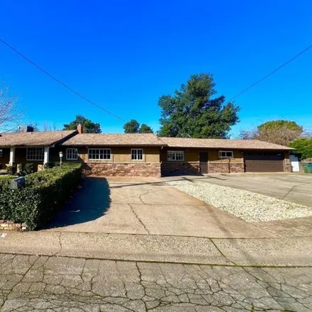 Image 3 - 590 Dee Court, Redding, CA 96002, USA - House for sale
