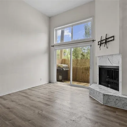 Image 7 - Del Valle Street, Los Angeles, CA 91370, USA - Townhouse for sale